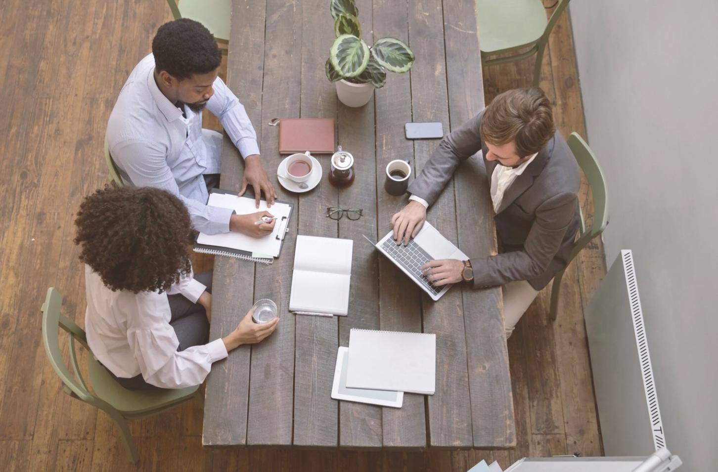 Beratungsgespräch in entspannter Atmosphäre